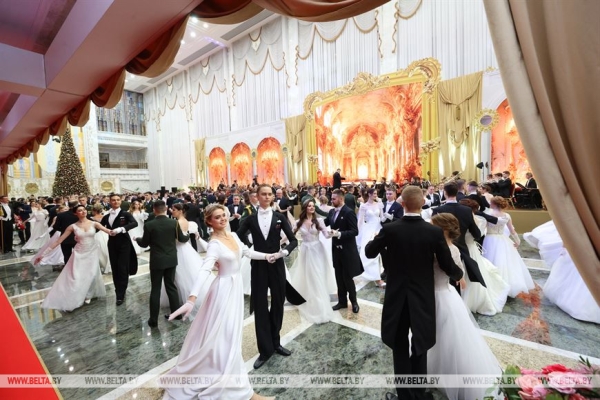 Атмосфера музыки, танца и таланта. Новогодний бал для молодежи прошел во Дворце Независимости Атмосфера музыки, танца и таланта. Новогодний бал для молодежи прошел во Дворце Независимости