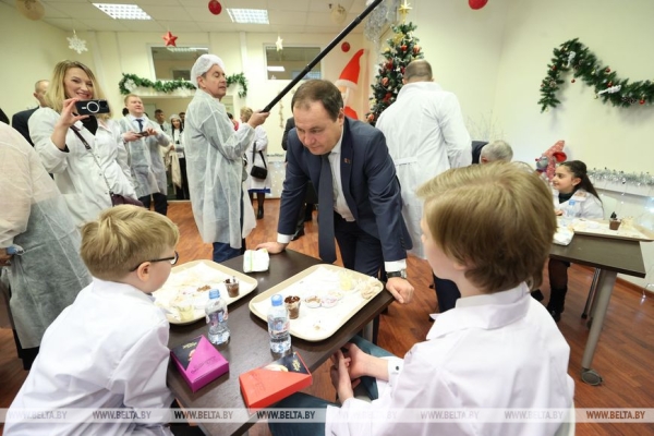 Главы правительств стран СНГ ознакомились с продукцией предприятий холдинга "Объединенные кондитеры" Главы правительств стран СНГ ознакомились с продукцией предприятий холдинга "Объединенные кондитеры"