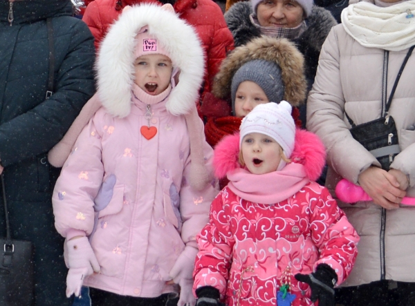Новогоднее шествие Дедов Морозов прошло в Старых Дорогах (фоторепортаж) Новогоднее шествие Дедов Морозов прошло в Старых Дорогах (фоторепортаж)