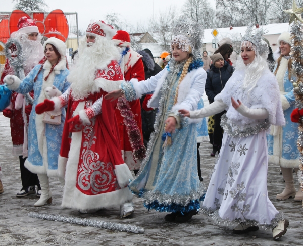 Конкурс Дедов Морозов и Снегурочек прошел на городской площади