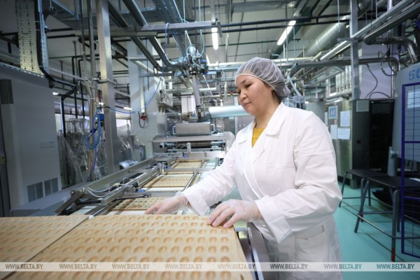 Главы правительств стран СНГ ознакомились с продукцией предприятий холдинга "Объединенные кондитеры" Главы правительств стран СНГ ознакомились с продукцией предприятий холдинга "Объединенные кондитеры"