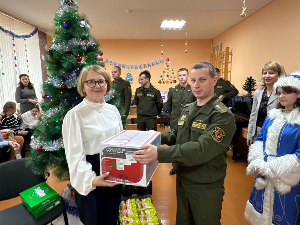 В рамках акции «Наши дети» военнослужащие приехали с подарками к воспитанниками Центра коррекционно-развивающего обучения В рамках акции «Наши дети» военнослужащие приехали с подарками к воспитанниками Центра коррекционно-развивающего обучения