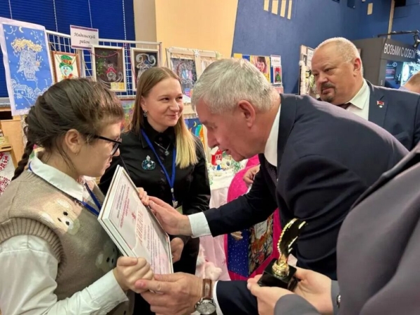 Зажигаем звезды: областной инклюзивный фестиваль творчества проходит в Дзержинске Зажигаем звезды: областной инклюзивный фестиваль творчества проходит в Дзержинске