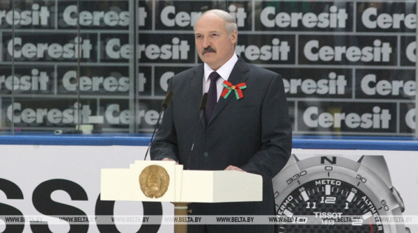 Эксклюзивная хроника. Посмотрите, как менялись новогодние обращения Лукашенко и что их объединяет Эксклюзивная хроника. Посмотрите, как менялись новогодние обращения Лукашенко и что их объединяет