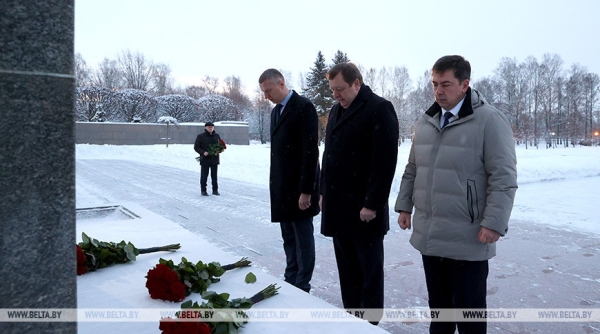 Священное место мужества и скорби. Белорусская делегация на Пискаревском кладбище почтила память жертв блокады Ленинграда Священное место мужества и скорби. Белорусская делегация на Пискаревском кладбище почтила память жертв блокады Ленинграда