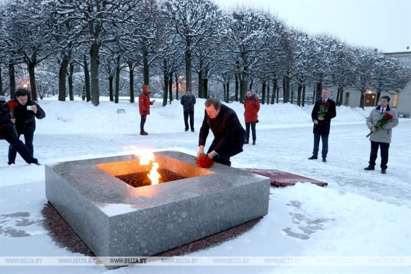 Священное место мужества и скорби. Белорусская делегация на Пискаревском кладбище почтила память жертв блокады Ленинграда Священное место мужества и скорби. Белорусская делегация на Пискаревском кладбище почтила память жертв блокады Ленинграда