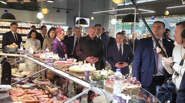 Вокруг Беларуси за пару часов. Как Лукашенко побывал во всех регионах страны, не выезжая из Минска