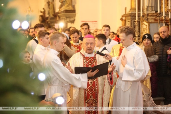 Лукашенко поздравил христиан Беларуси, празднующих Рождество Христово 25 декабря