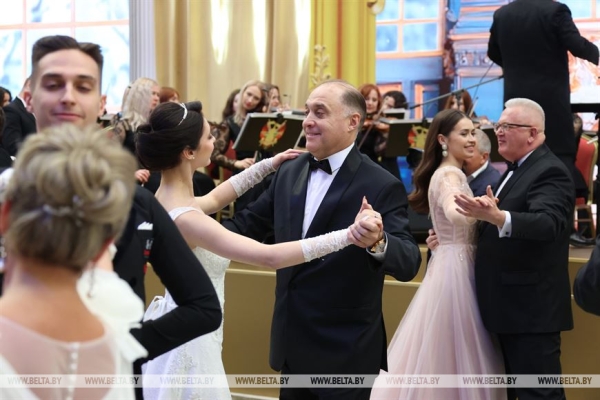 Атмосфера музыки, танца и таланта. Новогодний бал для молодежи прошел во Дворце Независимости Атмосфера музыки, танца и таланта. Новогодний бал для молодежи прошел во Дворце Независимости