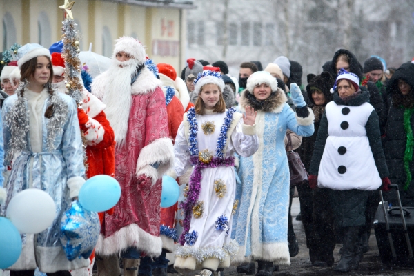 Новогоднее шествие Дедов Морозов прошло в Старых Дорогах (фоторепортаж) Новогоднее шествие Дедов Морозов прошло в Старых Дорогах (фоторепортаж)