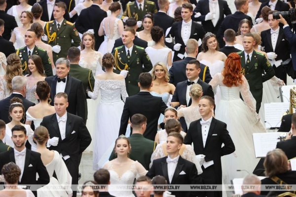 Атмосфера музыки, танца и таланта. Новогодний бал для молодежи прошел во Дворце Независимости Атмосфера музыки, танца и таланта. Новогодний бал для молодежи прошел во Дворце Независимости