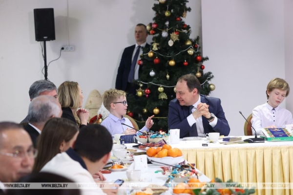 Главы правительств стран СНГ ознакомились с продукцией предприятий холдинга "Объединенные кондитеры" Главы правительств стран СНГ ознакомились с продукцией предприятий холдинга "Объединенные кондитеры"
