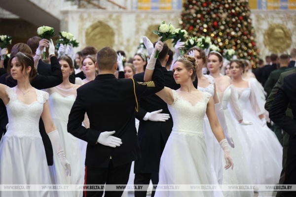 Атмосфера музыки, танца и таланта. Новогодний бал для молодежи прошел во Дворце Независимости Атмосфера музыки, танца и таланта. Новогодний бал для молодежи прошел во Дворце Независимости