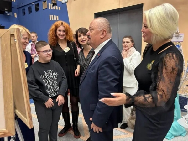 Зажигаем звезды: областной инклюзивный фестиваль творчества проходит в Дзержинске Зажигаем звезды: областной инклюзивный фестиваль творчества проходит в Дзержинске