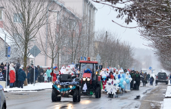 Новогоднее шествие Дедов Морозов прошло в Старых Дорогах (фоторепортаж) Новогоднее шествие Дедов Морозов прошло в Старых Дорогах (фоторепортаж)