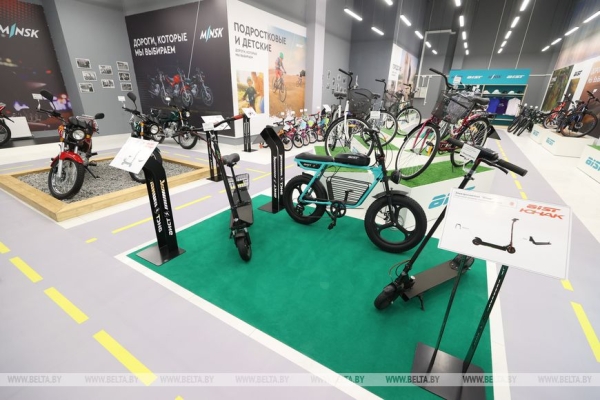 Вокруг Беларуси за пару часов. Как Лукашенко побывал во всех регионах страны, не выезжая из Минска