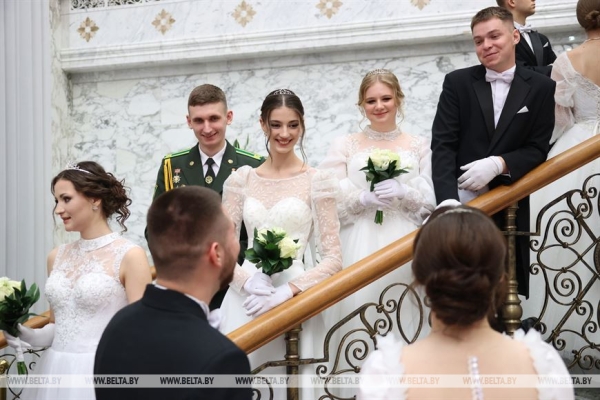 Атмосфера музыки, танца и таланта. Новогодний бал для молодежи прошел во Дворце Независимости Атмосфера музыки, танца и таланта. Новогодний бал для молодежи прошел во Дворце Независимости