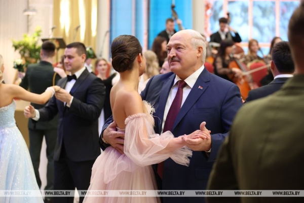 Атмосфера музыки, танца и таланта. Новогодний бал для молодежи прошел во Дворце Независимости Атмосфера музыки, танца и таланта. Новогодний бал для молодежи прошел во Дворце Независимости