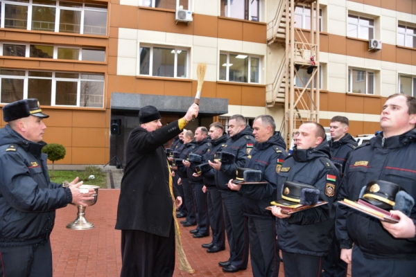 Автопарк Стародорожского РОВД пополнил новый УАЗ Патриот Автопарк Стародорожского РОВД пополнил новый УАЗ Патриот