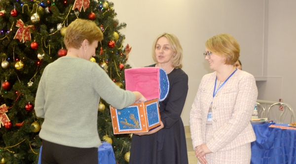 Благотворительная ярмарка районного женсовета прошла во Дворце культуры Благотворительная ярмарка районного женсовета прошла во Дворце культуры