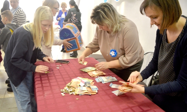 Благотворительная ярмарка районного женсовета прошла во Дворце культуры Благотворительная ярмарка районного женсовета прошла во Дворце культуры