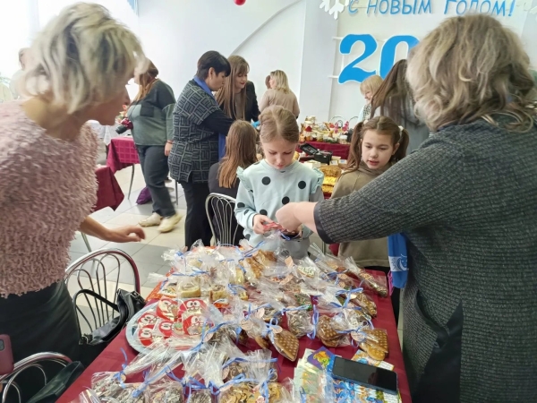 Благотворительная ярмарка районного женсовета прошла во Дворце культуры Благотворительная ярмарка районного женсовета прошла во Дворце культуры