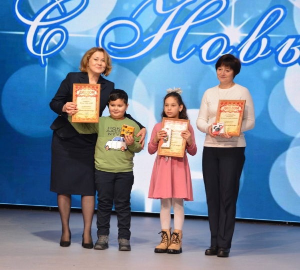 Победители и участники редакционного фотоконкурса «Школьный кадр» получили призы