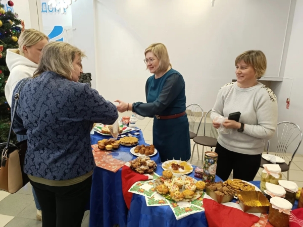 Благотворительная ярмарка районного женсовета прошла во Дворце культуры Благотворительная ярмарка районного женсовета прошла во Дворце культуры
