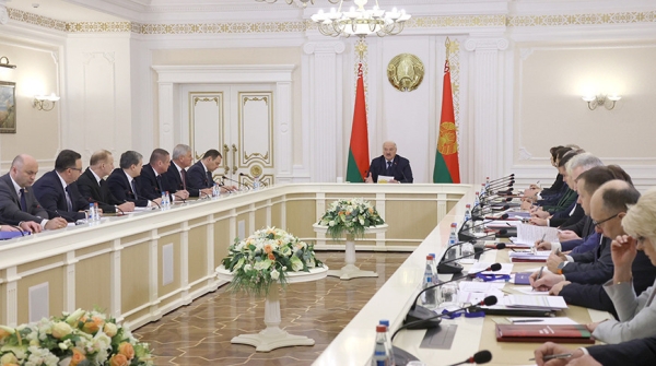 Лукашенко: контроль качества белорусских товаров и услуг будет поставлен на более высокий уровень Лукашенко: контроль качества белорусских товаров и услуг будет поставлен на более высокий уровень