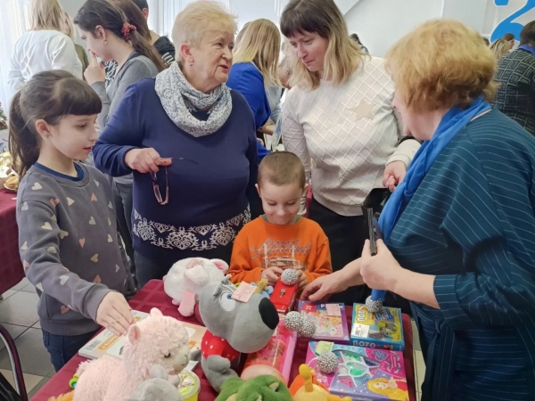 Благотворительная ярмарка районного женсовета прошла во Дворце культуры Благотворительная ярмарка районного женсовета прошла во Дворце культуры