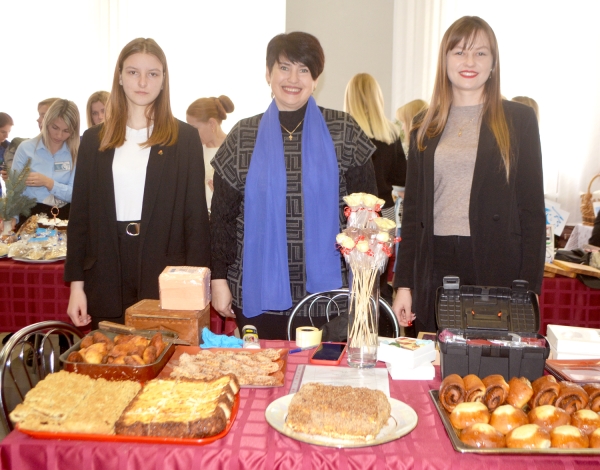 Благотворительная ярмарка районного женсовета прошла во Дворце культуры Благотворительная ярмарка районного женсовета прошла во Дворце культуры