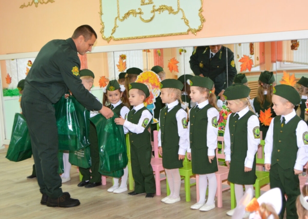 Детсадовцев приняли в юные лесоводы: в Старых Дорогах открылось дошкольное лесничество Детсадовцев приняли в юные лесоводы: в Старых Дорогах открылось дошкольное лесничество