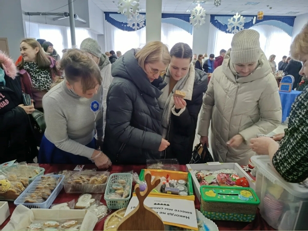 Благотворительная ярмарка районного женсовета прошла во Дворце культуры Благотворительная ярмарка районного женсовета прошла во Дворце культуры