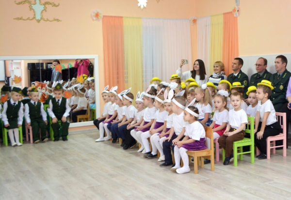 Детсадовцев приняли в юные лесоводы: в Старых Дорогах открылось дошкольное лесничество Детсадовцев приняли в юные лесоводы: в Старых Дорогах открылось дошкольное лесничество