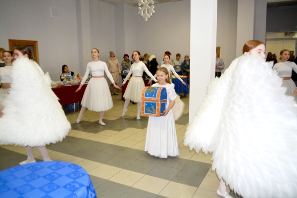 Благотворительная ярмарка районного женсовета прошла во Дворце культуры Благотворительная ярмарка районного женсовета прошла во Дворце культуры