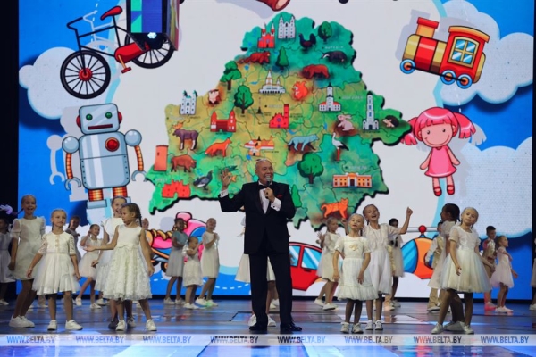 Выступление Лукашенко на патриотическом форуме "Мы - беларусы!", посвященном Дню народного единства Выступление Лукашенко на патриотическом форуме "Мы - беларусы!", посвященном Дню народного единства