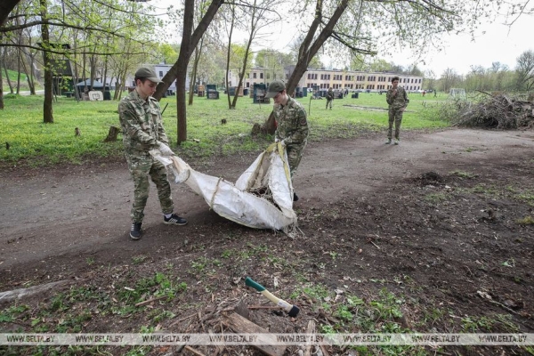 ФОТОРЕПОРТАЖ: Республиканский субботник прошел в Беларуси ФОТОРЕПОРТАЖ: Республиканский субботник прошел в Беларуси