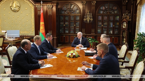 Лукашенко предупредил местную вертикаль: никому легкой жизни не будет, нас ждут непростые времена