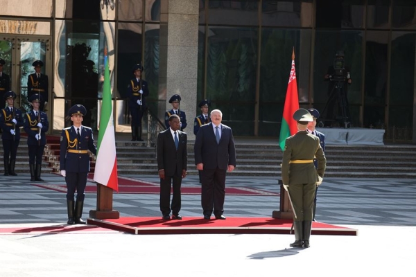 Реновация в свиноводстве, открытые сердца для Африки, планы с Узбекистаном и первая красавица. Итоги недели Президента Реновация в свиноводстве, открытые сердца для Африки, планы с Узбекистаном и первая красавица. Итоги недели Президента