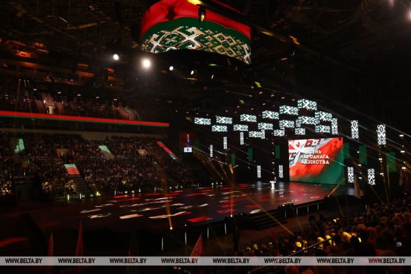 Выступление Лукашенко на патриотическом форуме "Мы - беларусы!", посвященном Дню народного единства Выступление Лукашенко на патриотическом форуме "Мы - беларусы!", посвященном Дню народного единства