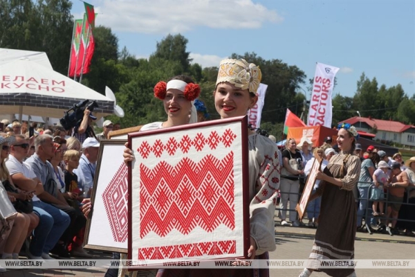 ФОТОФАКТ: Праздник "Купалье" ("Александрия собирает друзей") проходит в Шкловском районе ФОТОФАКТ: Праздник "Купалье" ("Александрия собирает друзей") проходит в Шкловском районе