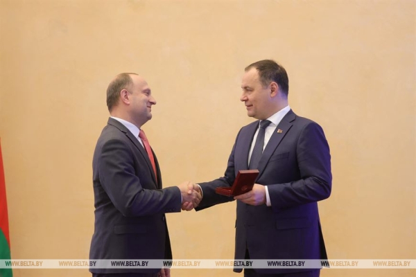 "Это люди исключительного трудолюбия и ответственности". Премьер Беларуси вручил госнаграды "Это люди исключительного трудолюбия и ответственности". Премьер Беларуси вручил госнаграды