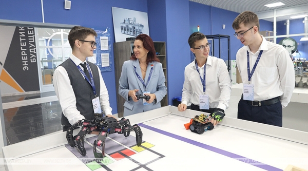 Лукашенко: для Беларуси талантливые люди, интеллект нации — самое большое богатство Лукашенко: для Беларуси талантливые люди, интеллект нации — самое большое богатство