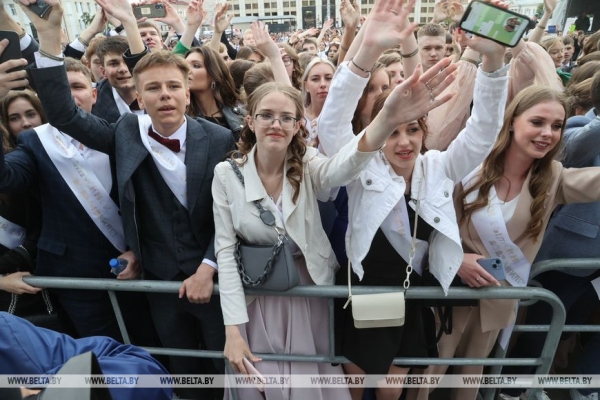 Выпускные вечера прошли по всей Беларуси Выпускные вечера прошли по всей Беларуси