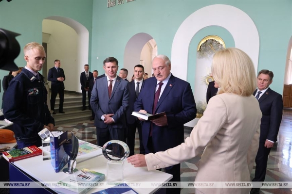 Лукашенко: в этом году необходимо окончательно дошлифовать систему образования в Беларуси Лукашенко: в этом году необходимо окончательно дошлифовать систему образования в Беларуси
