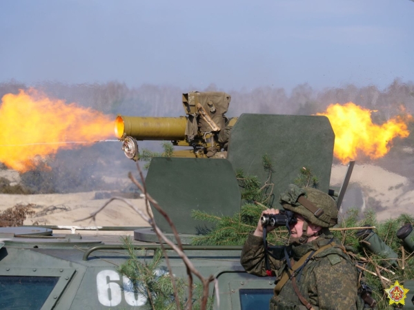 Брестские десантники проводят батальонное тактическое учение Брестские десантники проводят батальонное тактическое учение