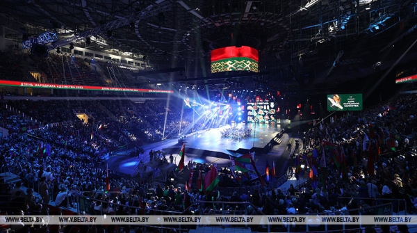 Выступление Лукашенко на патриотическом форуме "Мы - беларусы!", посвященном Дню народного единства Выступление Лукашенко на патриотическом форуме "Мы - беларусы!", посвященном Дню народного единства