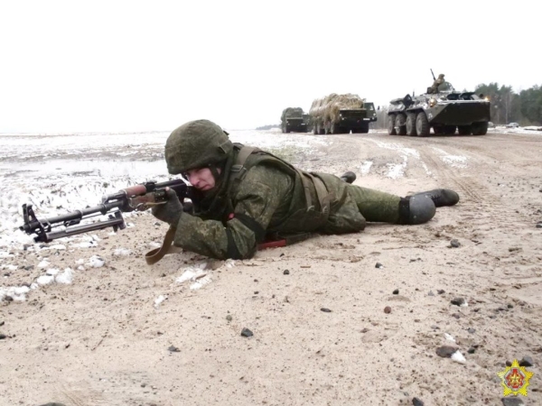 На полигоне Брестский проходит тактическое учение с зенитным ракетным дивизионом