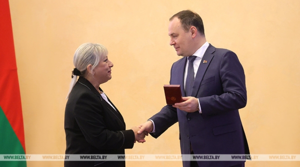 "Это люди исключительного трудолюбия и ответственности". Премьер Беларуси вручил госнаграды "Это люди исключительного трудолюбия и ответственности". Премьер Беларуси вручил госнаграды