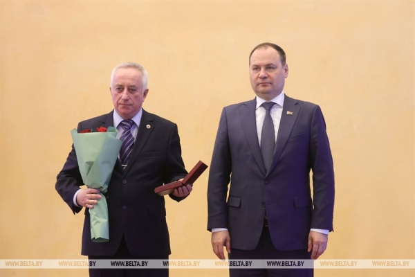 "Это люди исключительного трудолюбия и ответственности". Премьер Беларуси вручил госнаграды "Это люди исключительного трудолюбия и ответственности". Премьер Беларуси вручил госнаграды